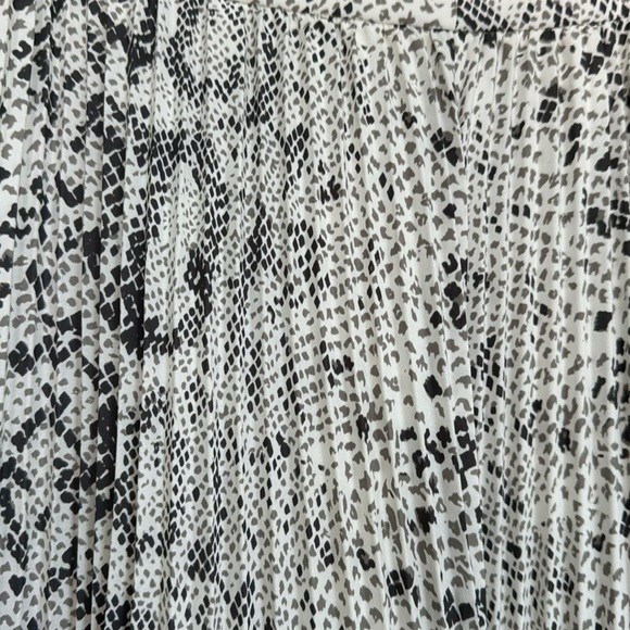 NWT J. Crew snake pleated skirt - Picture 4 of 7